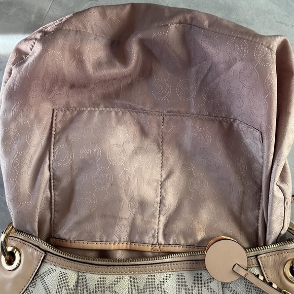 Michael Kors   Nearly new   Tan & Cream signature MK Logo print     shoulder bag - Picture 11 of 11